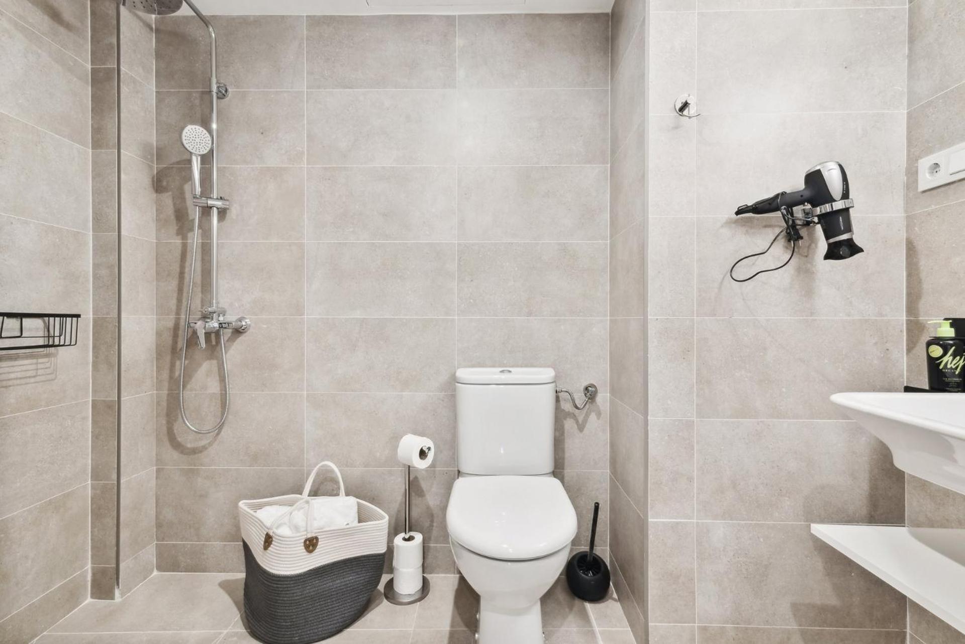 Limehome Valencia Carrer Del Pare Palau I Quer Ngoại thất bức ảnh